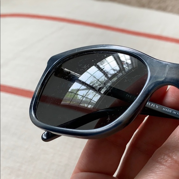 Burberry sunglasses - Picture 6 of 7